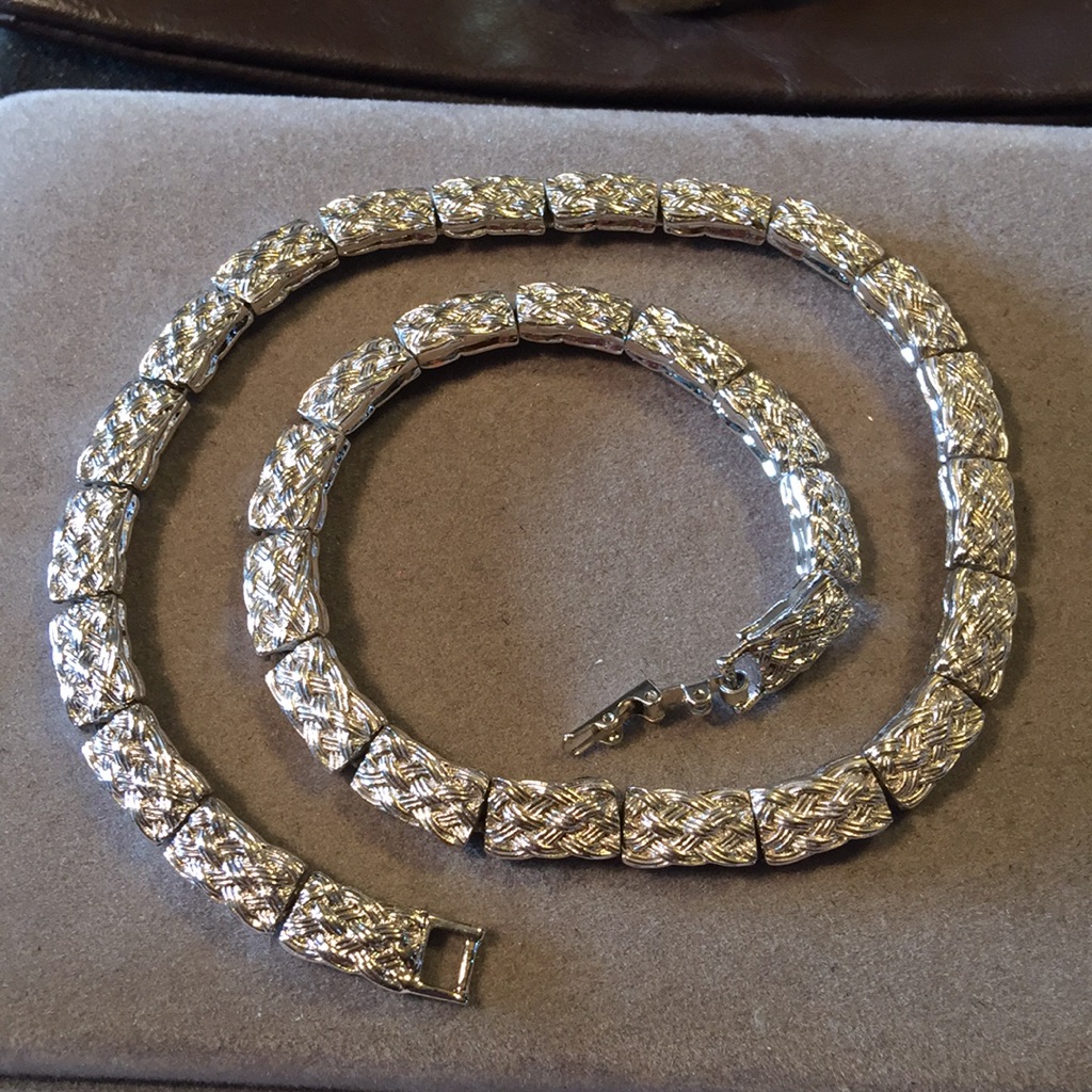 Vintage Silver Tone Panel Necklace 18$